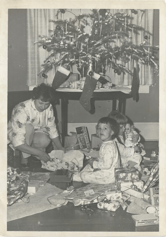 dec-2014_geier_lynne-and-karen_christmas-on-yale